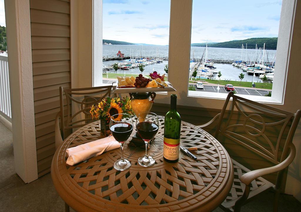 Watkins Glen Harbor Hotel Ресторант снимка